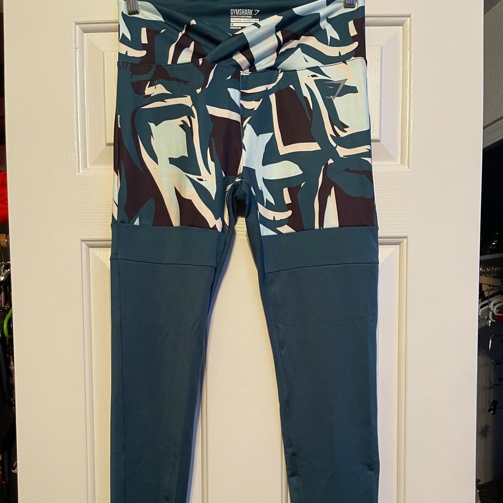 Nikki Blackketter leggings season 1